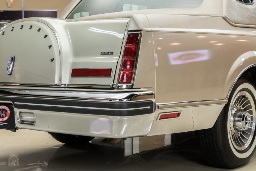 Детали экстерьера Lincoln Continental Mark VI Sedan 1980 года  (фото 32 из 111)